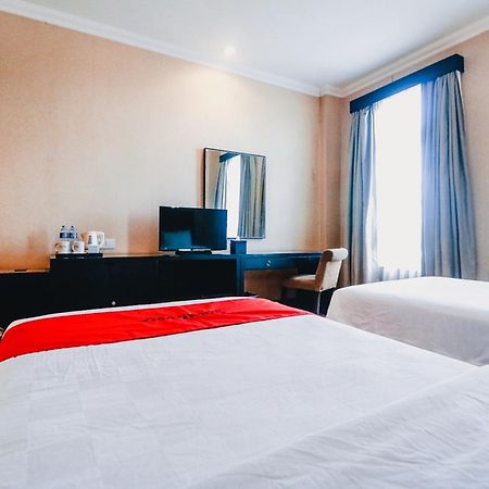 Hotel Reddoorz Premium @Jalan Jendral Sudirman Palembang Esterno foto