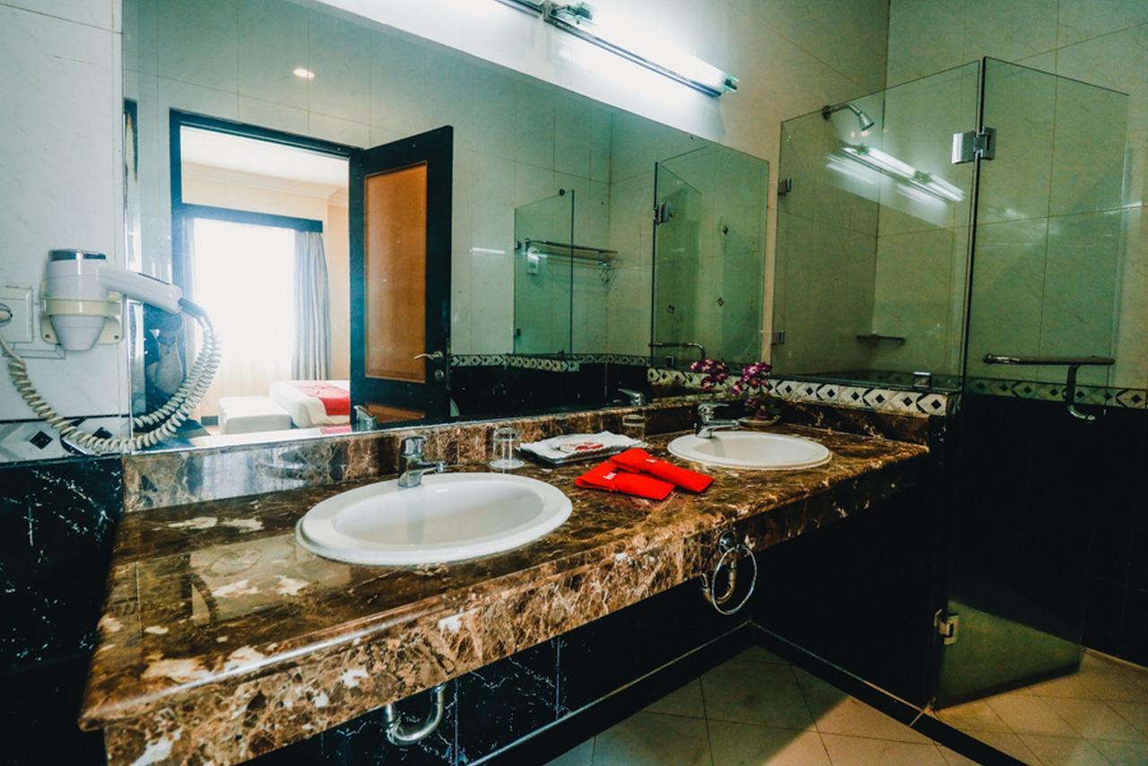 Hotel Reddoorz Premium @Jalan Jendral Sudirman Palembang Esterno foto