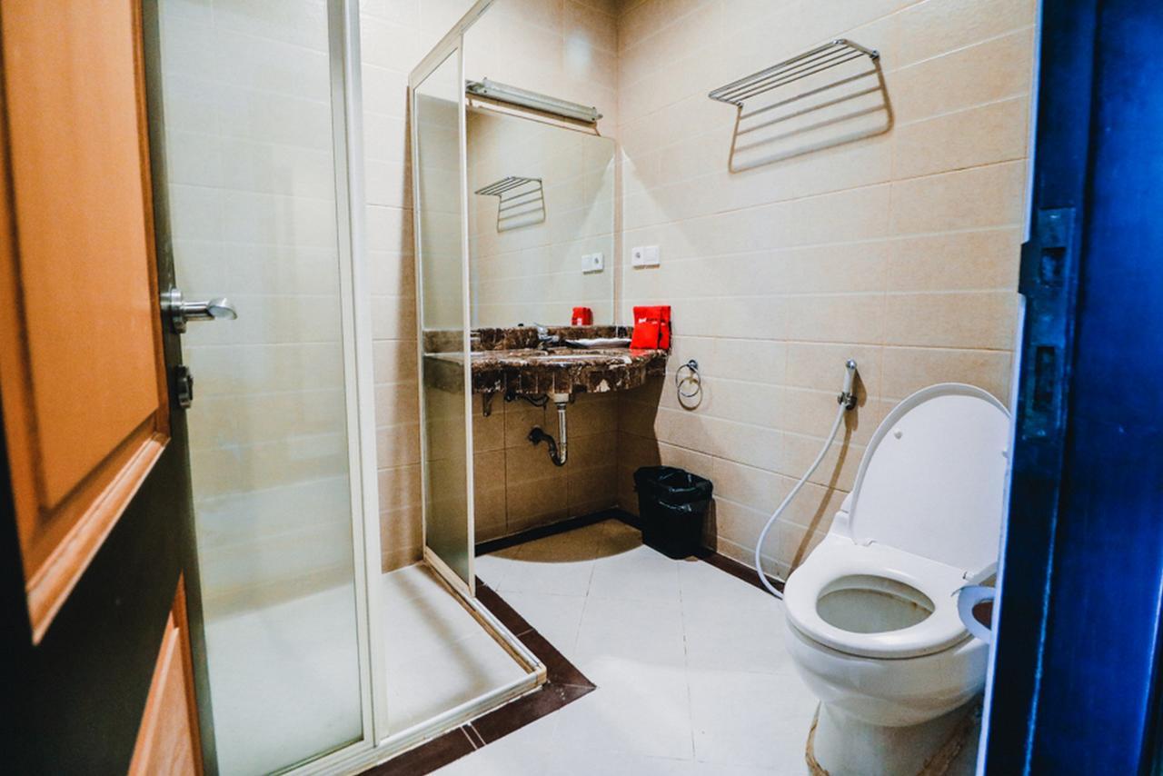 Hotel Reddoorz Premium @Jalan Jendral Sudirman Palembang Esterno foto