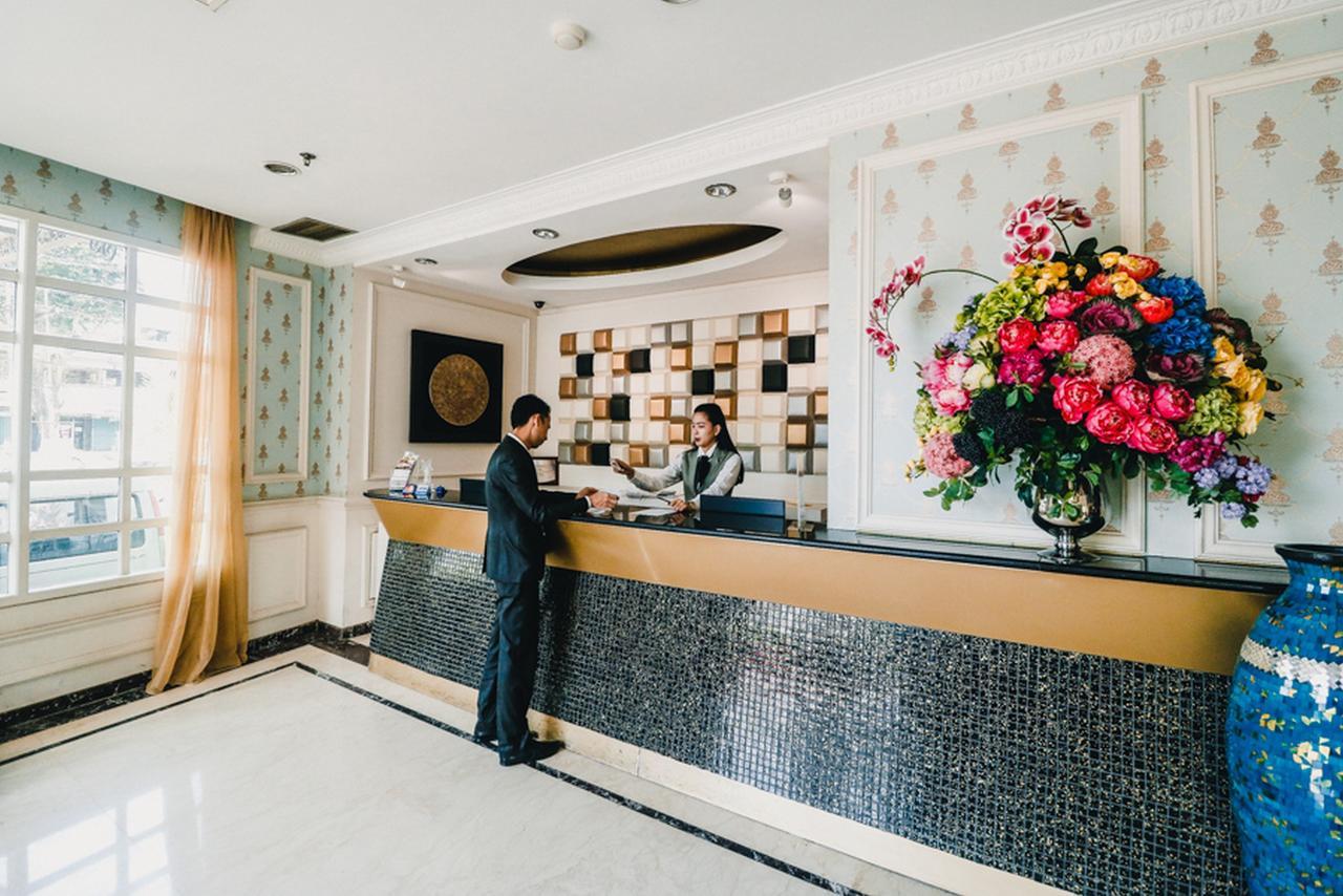 Hotel Reddoorz Premium @Jalan Jendral Sudirman Palembang Esterno foto