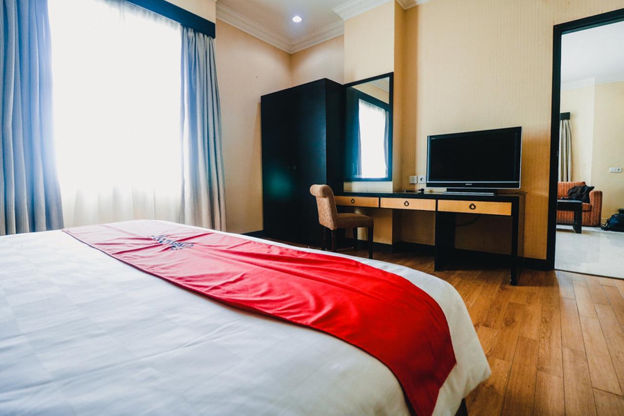 Hotel Reddoorz Premium @Jalan Jendral Sudirman Palembang Esterno foto