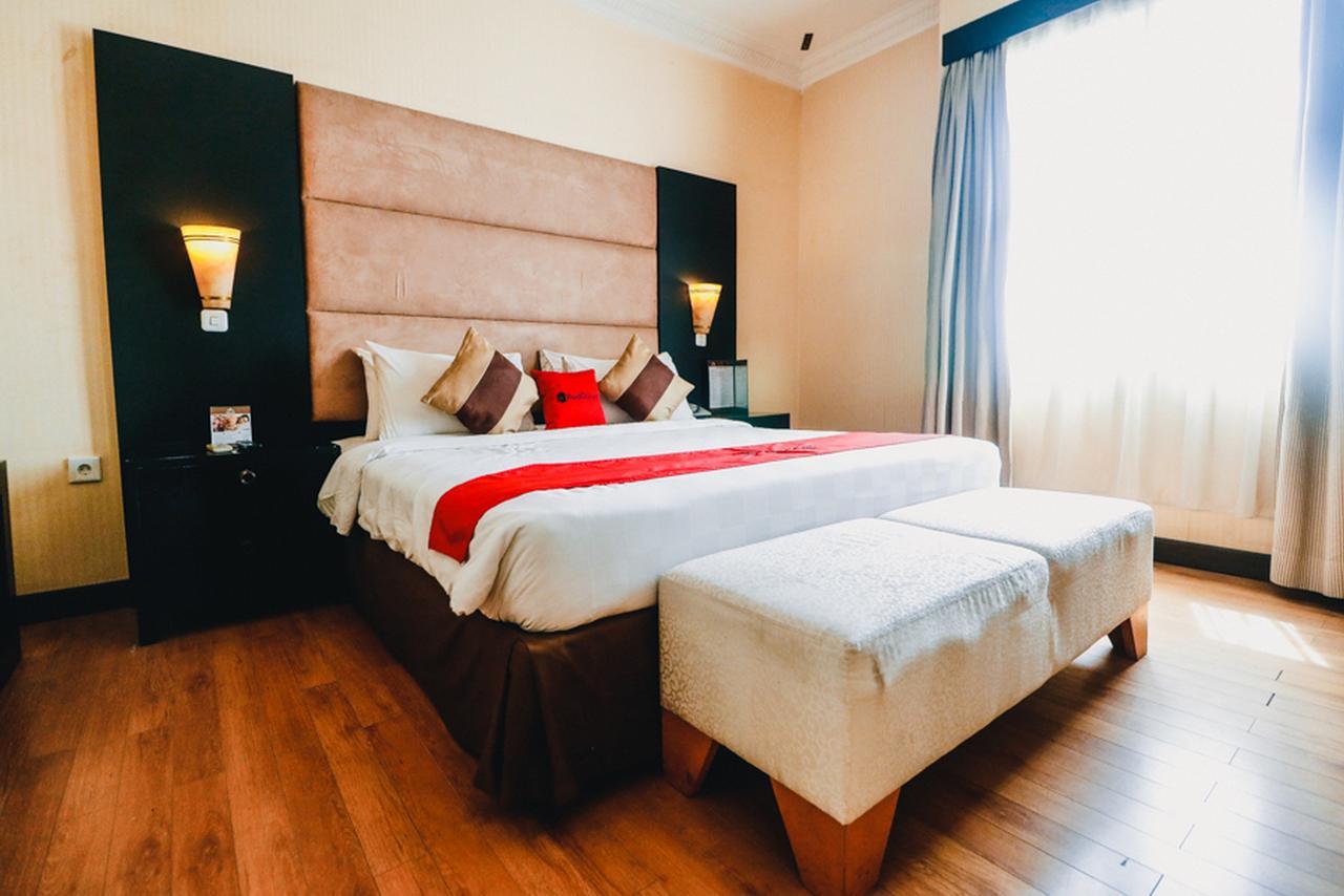 Hotel Reddoorz Premium @Jalan Jendral Sudirman Palembang Esterno foto