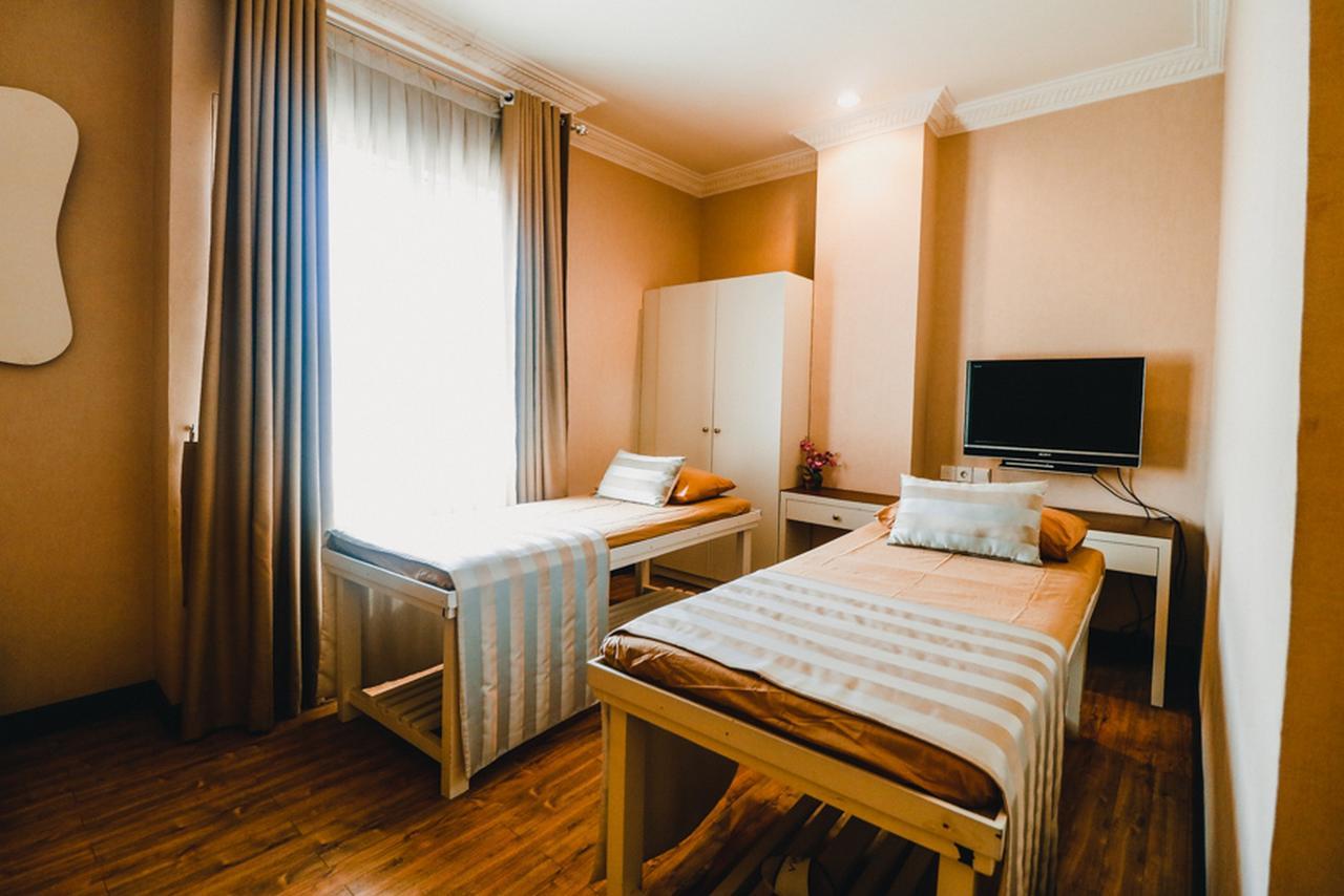 Hotel Reddoorz Premium @Jalan Jendral Sudirman Palembang Esterno foto