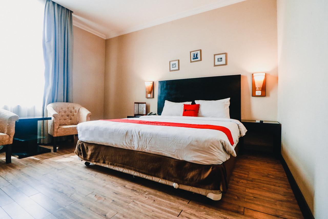 Hotel Reddoorz Premium @Jalan Jendral Sudirman Palembang Esterno foto