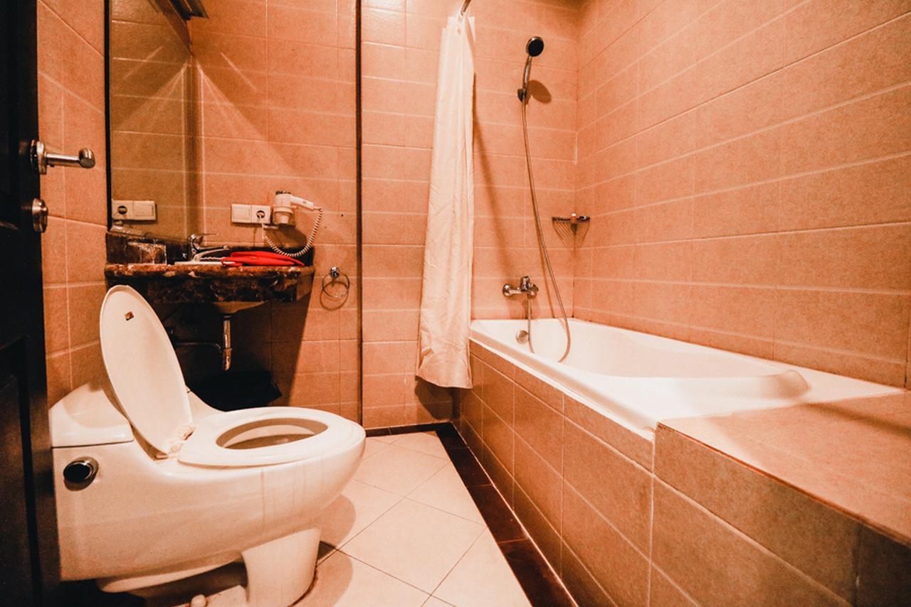 Hotel Reddoorz Premium @Jalan Jendral Sudirman Palembang Esterno foto